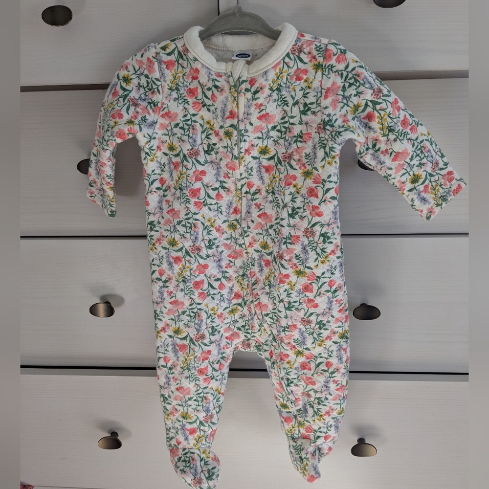 Old Navy 3-6 Month Pajamas Fleece, Thick - Picture 5 of 6